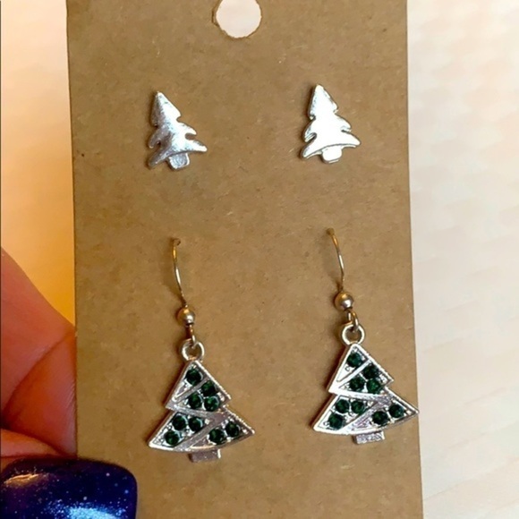 Jewelry - 💐5./5 2 Christmas tree earring stud dangle